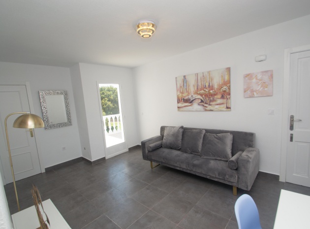 Resale - Apartment - Torrevieja - Aguas Nuevas