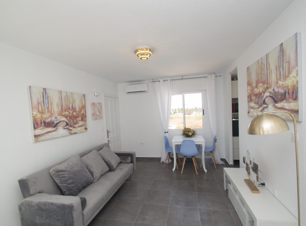 Resale - Apartment - Torrevieja - Aguas Nuevas