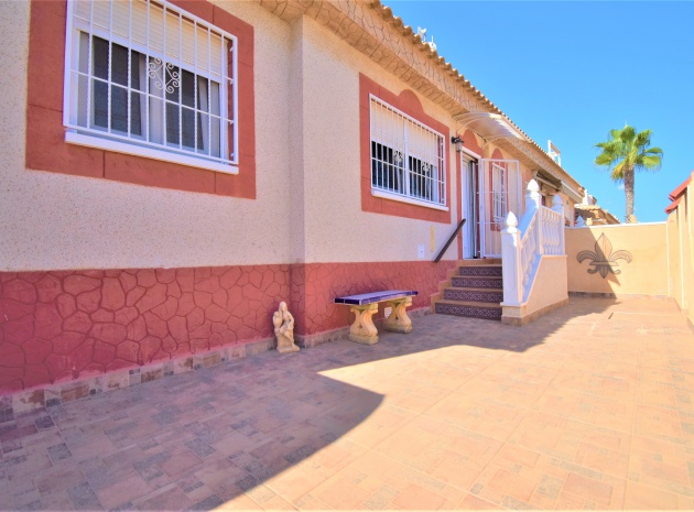 Resale - Villa - Orihuela Costa - Playa Flamenca