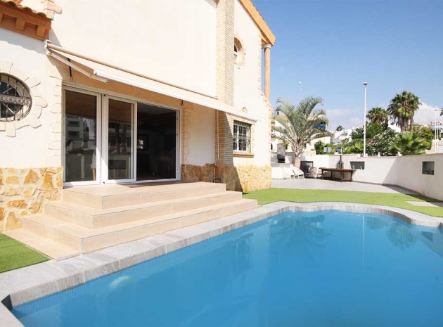 Resale - Villa - Villamartin - Los Dolses