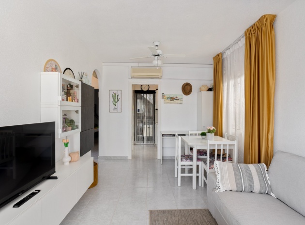 Resale - Villa - Torrevieja - El Chaparral