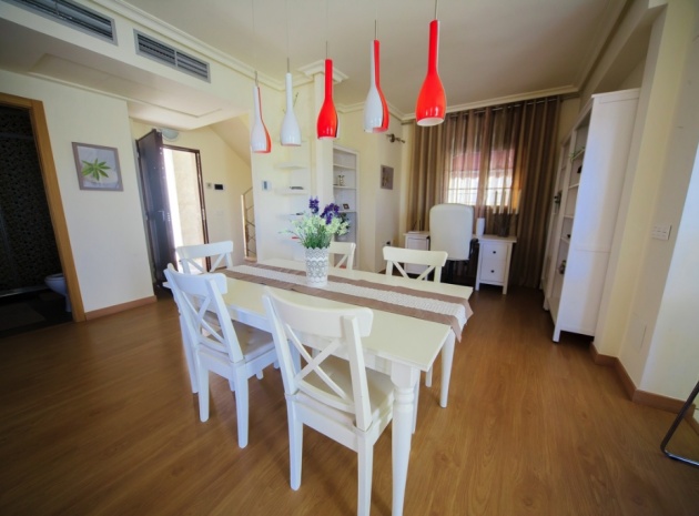 Resale - Villa - La Zenia