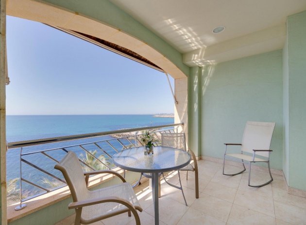 Apartment - Resale - Torrevieja - 1st line to the sea