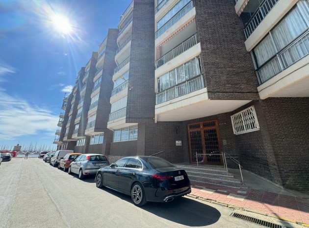 Appartement - Revente - Torrevieja - ESMA-17691