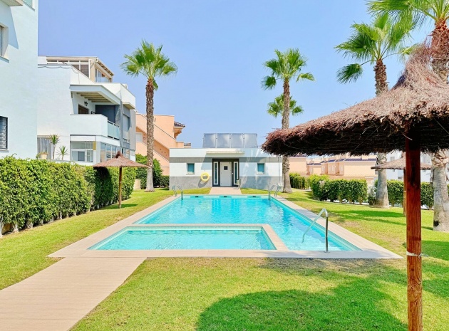 Appartement - Wederverkoop - Punta Prima - ESMA-38029