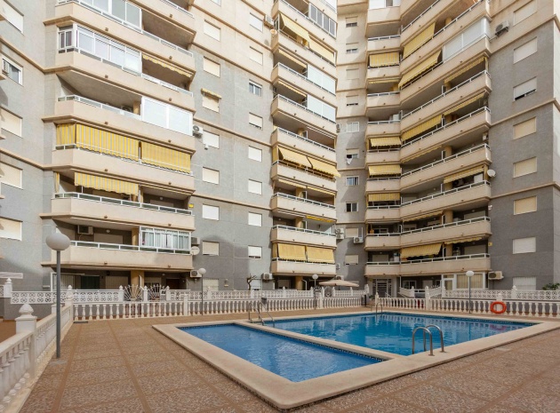 Appartement - Wederverkoop - Torrevieja - ESMA-48253