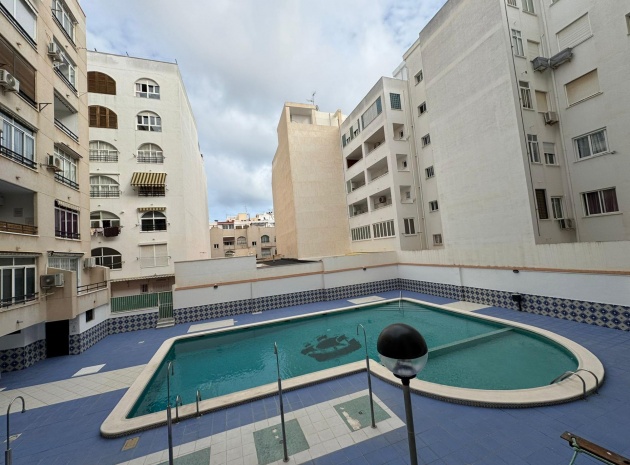 Appartement - Wederverkoop - Torrevieja - Estacion de autobuses