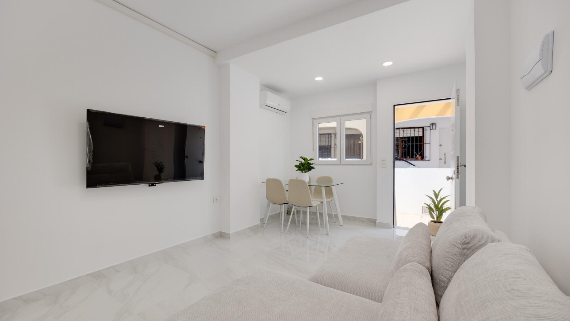 Återförsäljning - Bungalow - Playa Flamenca - las chismosas