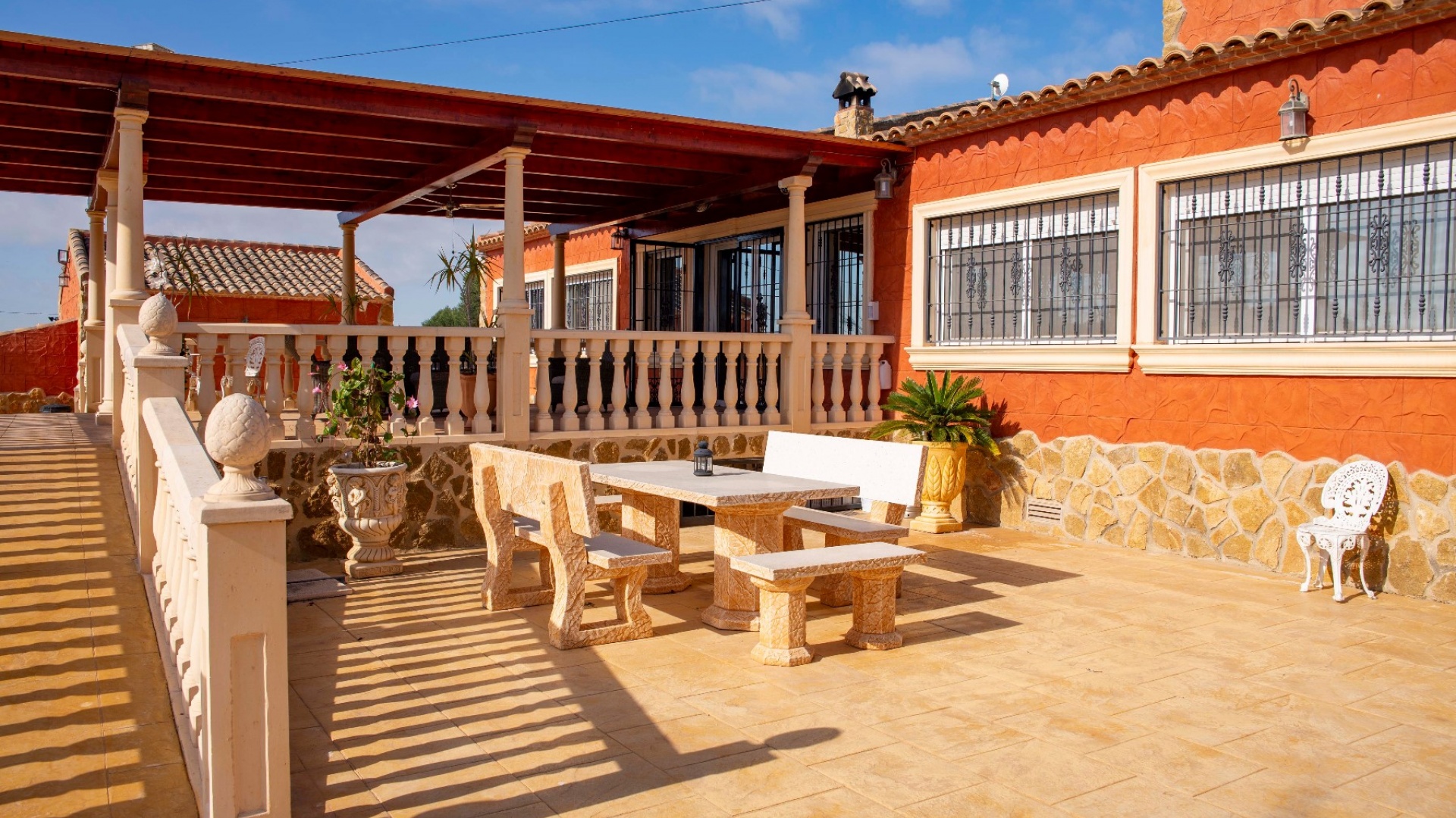 Återförsäljning - Country Property - Dolores