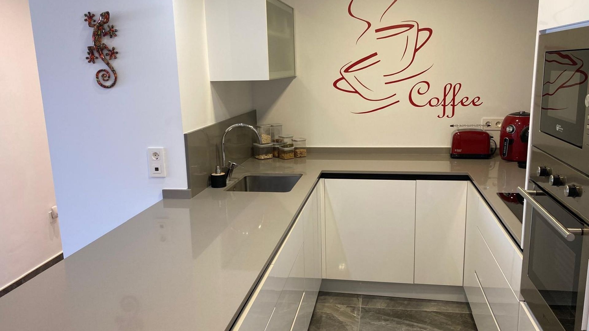 Återförsäljning - Lägenhet - Los Altos - Res. El Amanecer