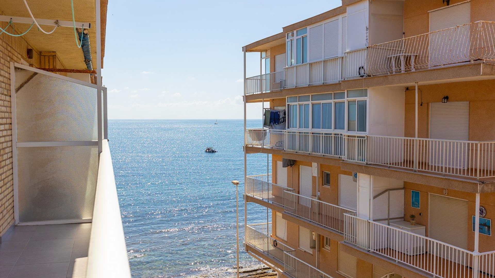 Återförsäljning - Lägenhet - Torrevieja - 1st line to the sea