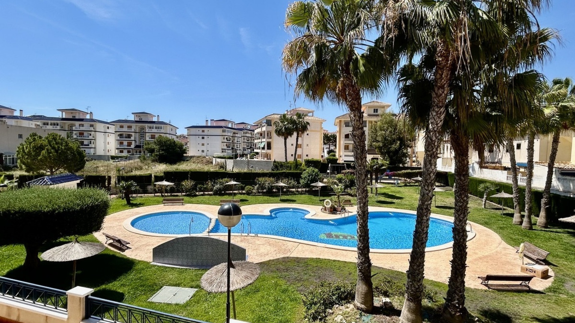 Återförsäljning - Lägenhet - Torrevieja - La Mata