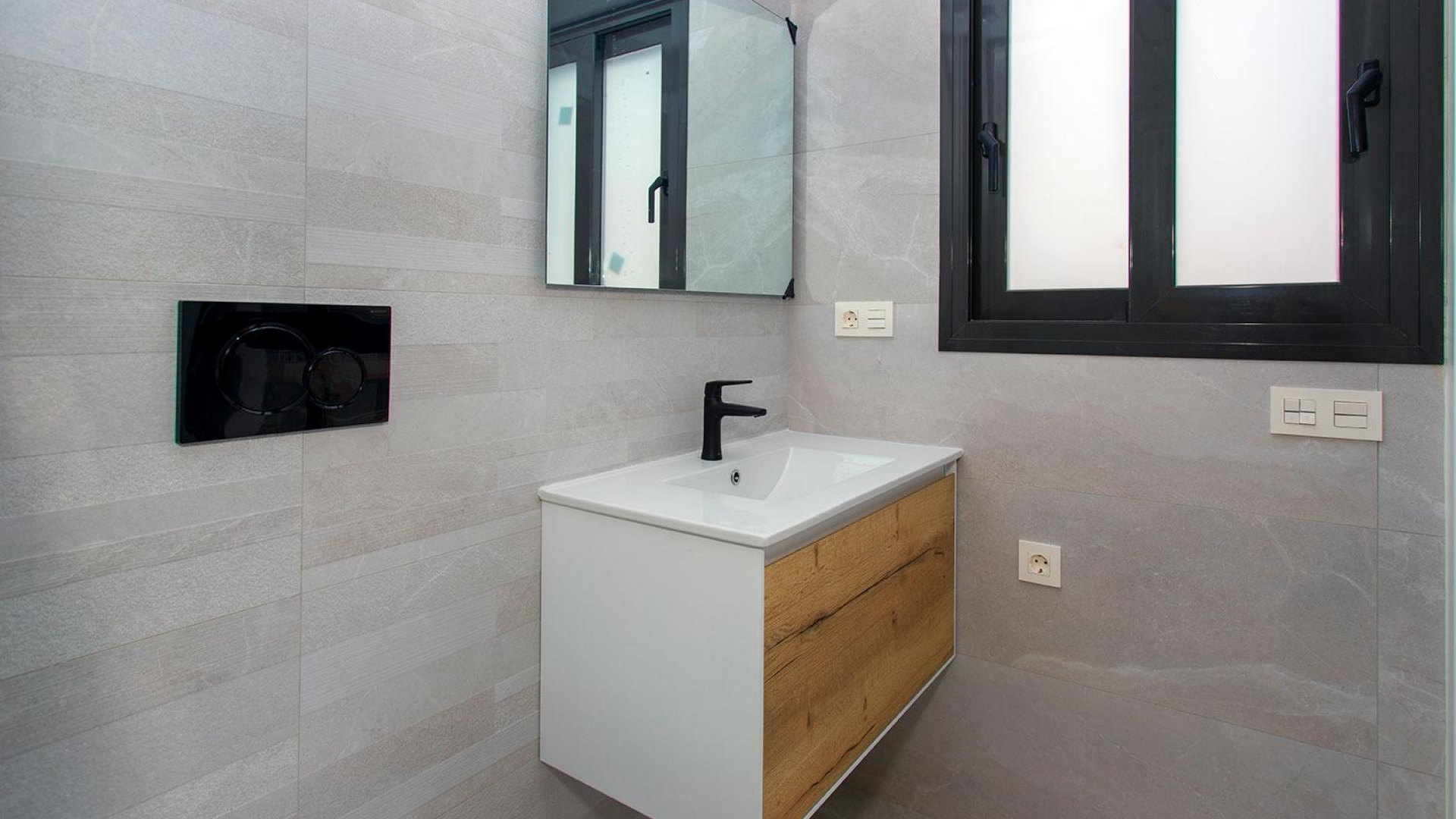 Återförsäljning - Lägenhet - Torrevieja - Paseo maritimo