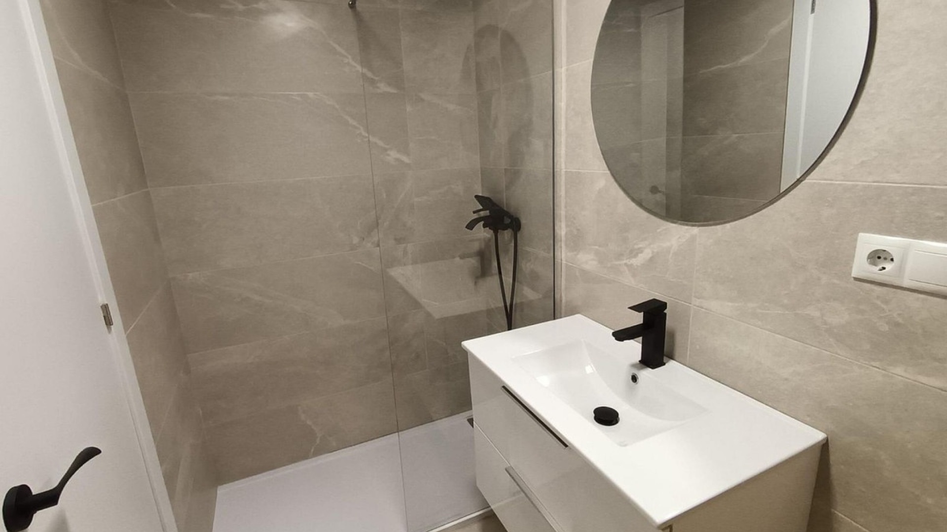 Återförsäljning - Lägenhet - Torrevieja - Playa De La Mata
