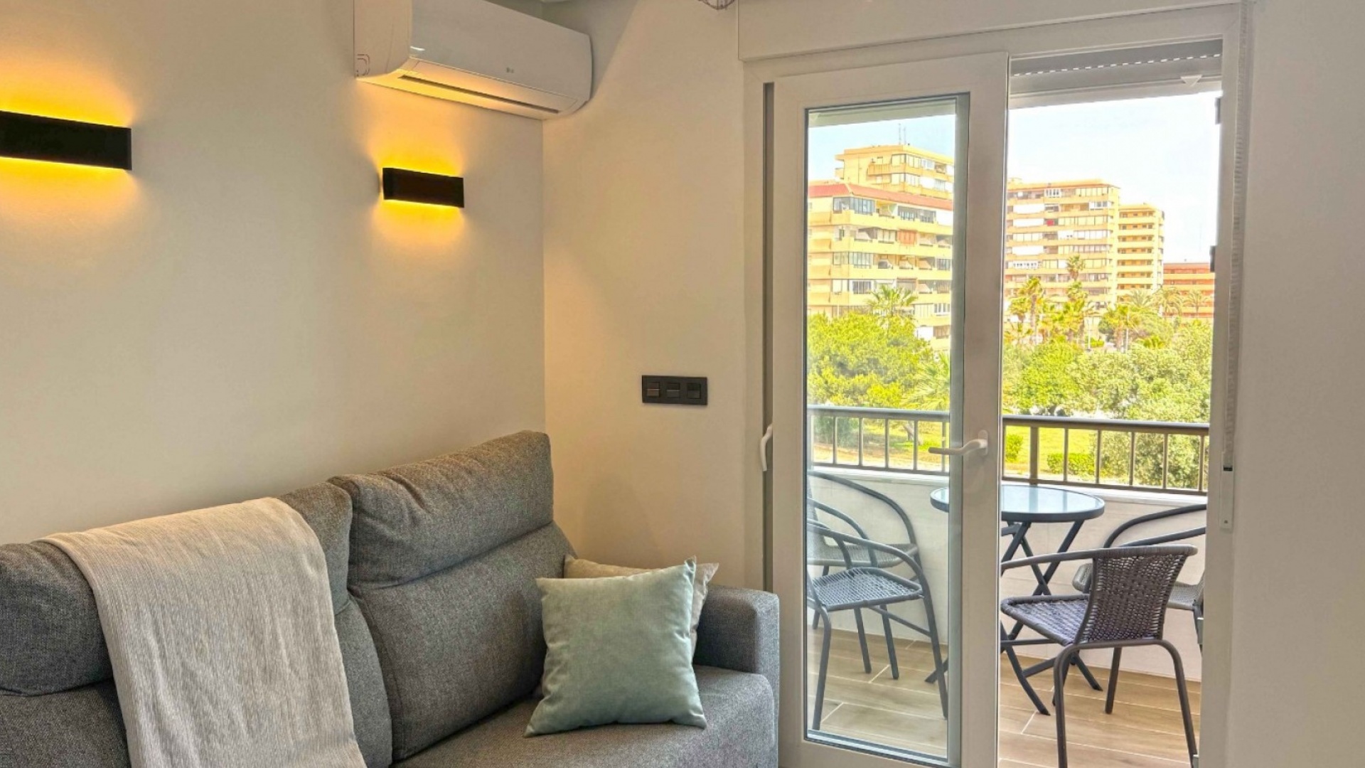 Återförsäljning - Lägenhet - Torrevieja - Torrelamata - La Mata