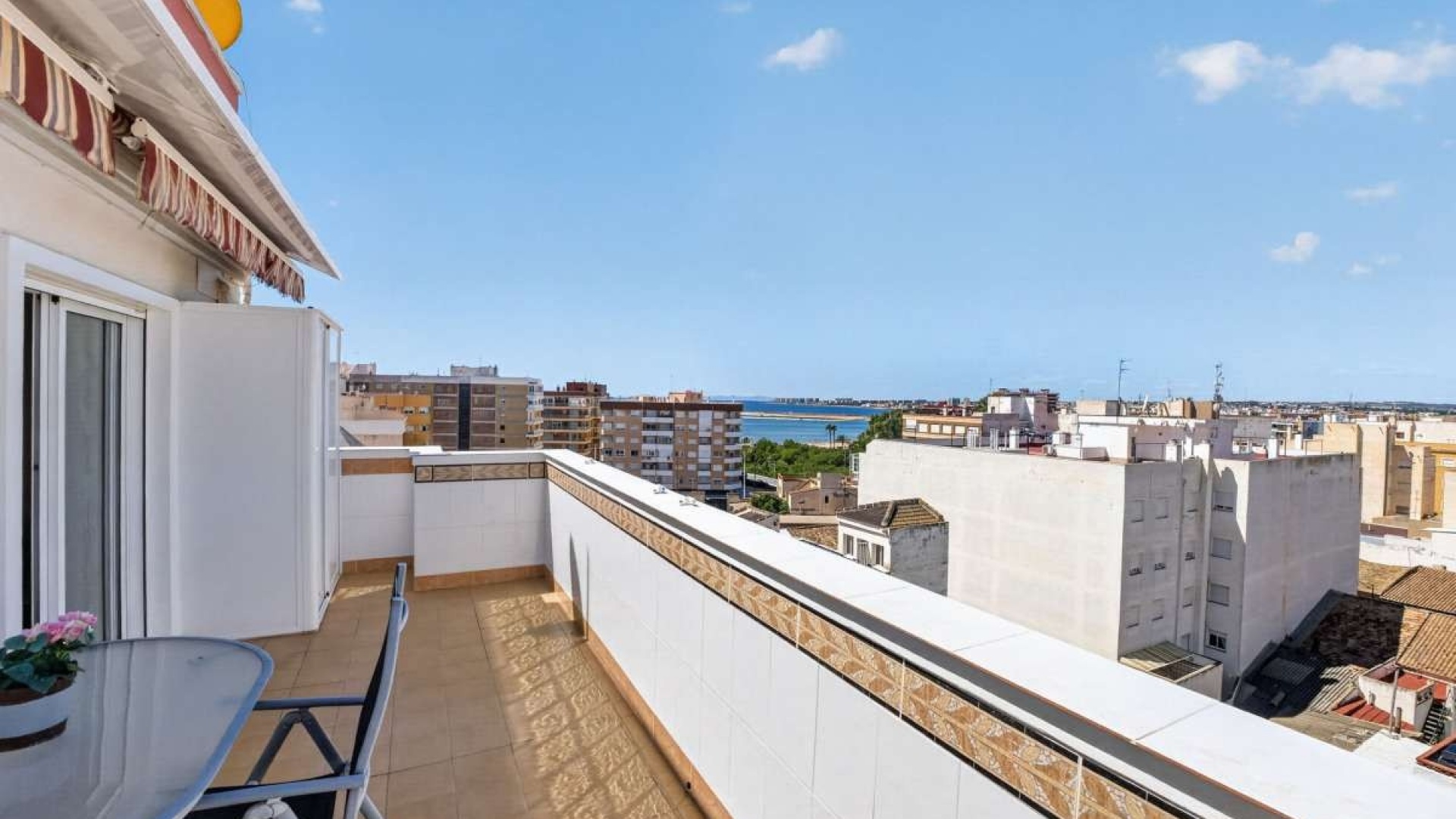 Återförsäljning - Lägenhet - Torrevieja - Torrevieja Centro