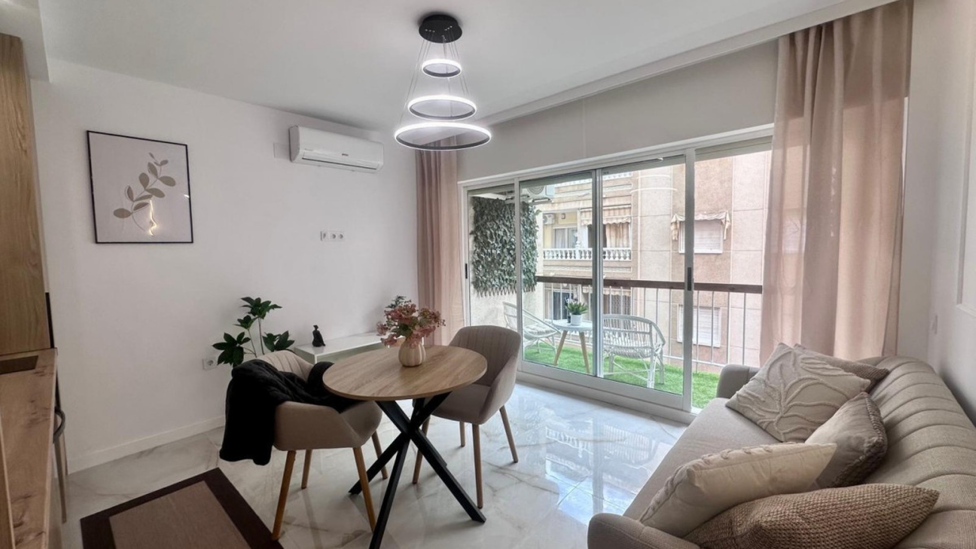 Återförsäljning - Lägenhet - Torrevieja - Torrevieja Centro