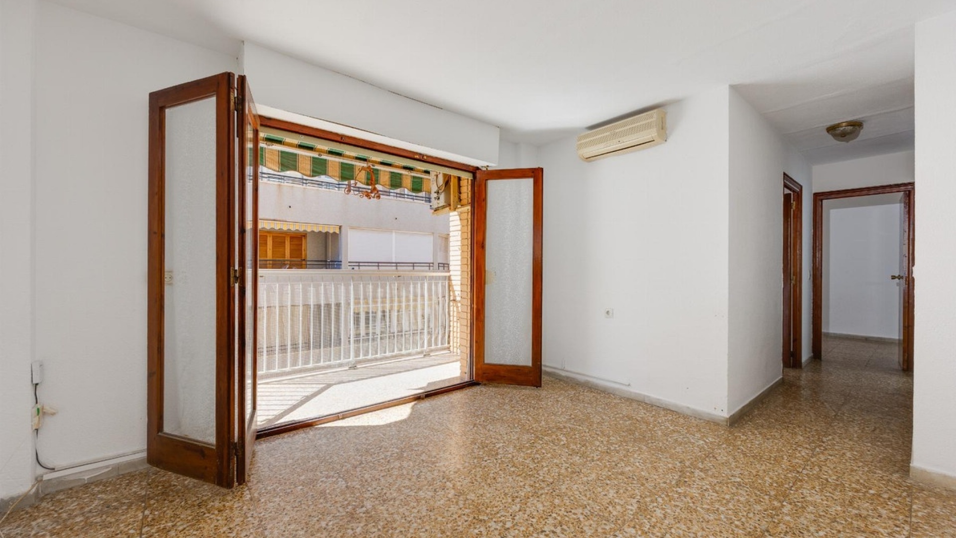 Återförsäljning - Lägenhet - Torrevieja - Torrevieja Centro