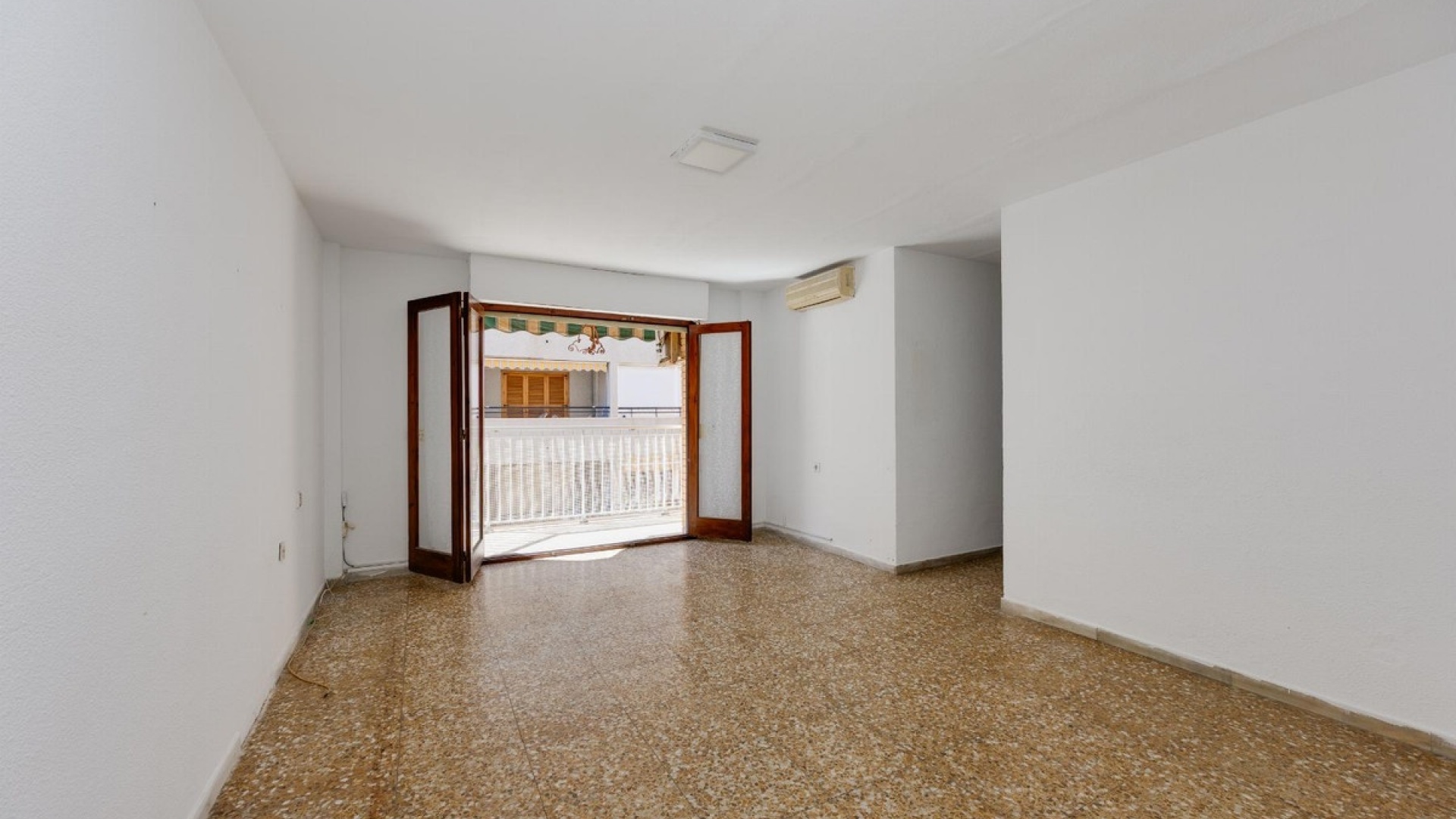 Återförsäljning - Lägenhet - Torrevieja - Torrevieja Centro