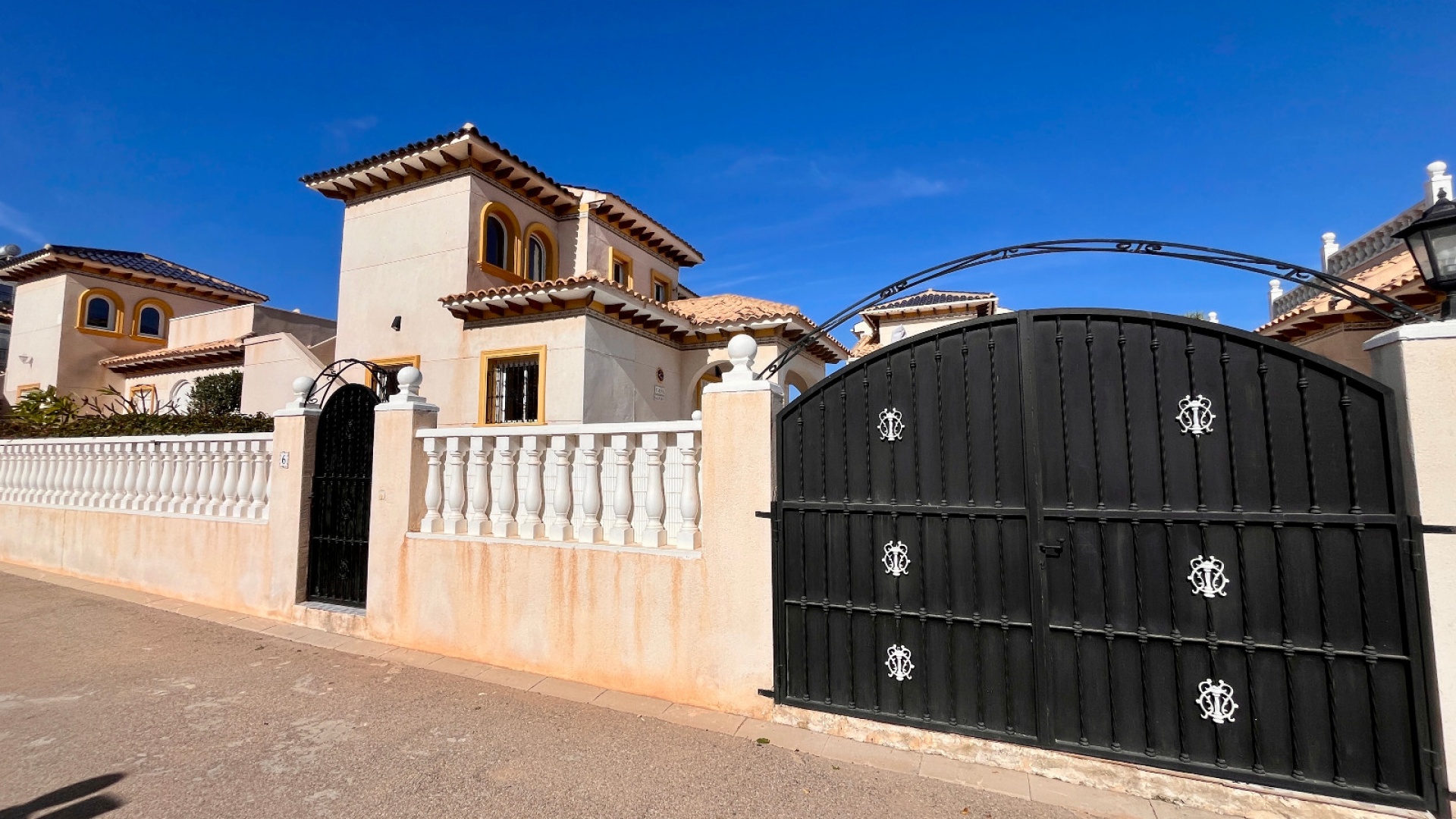 Återförsäljning - Villa - Cabo Roig - la regia