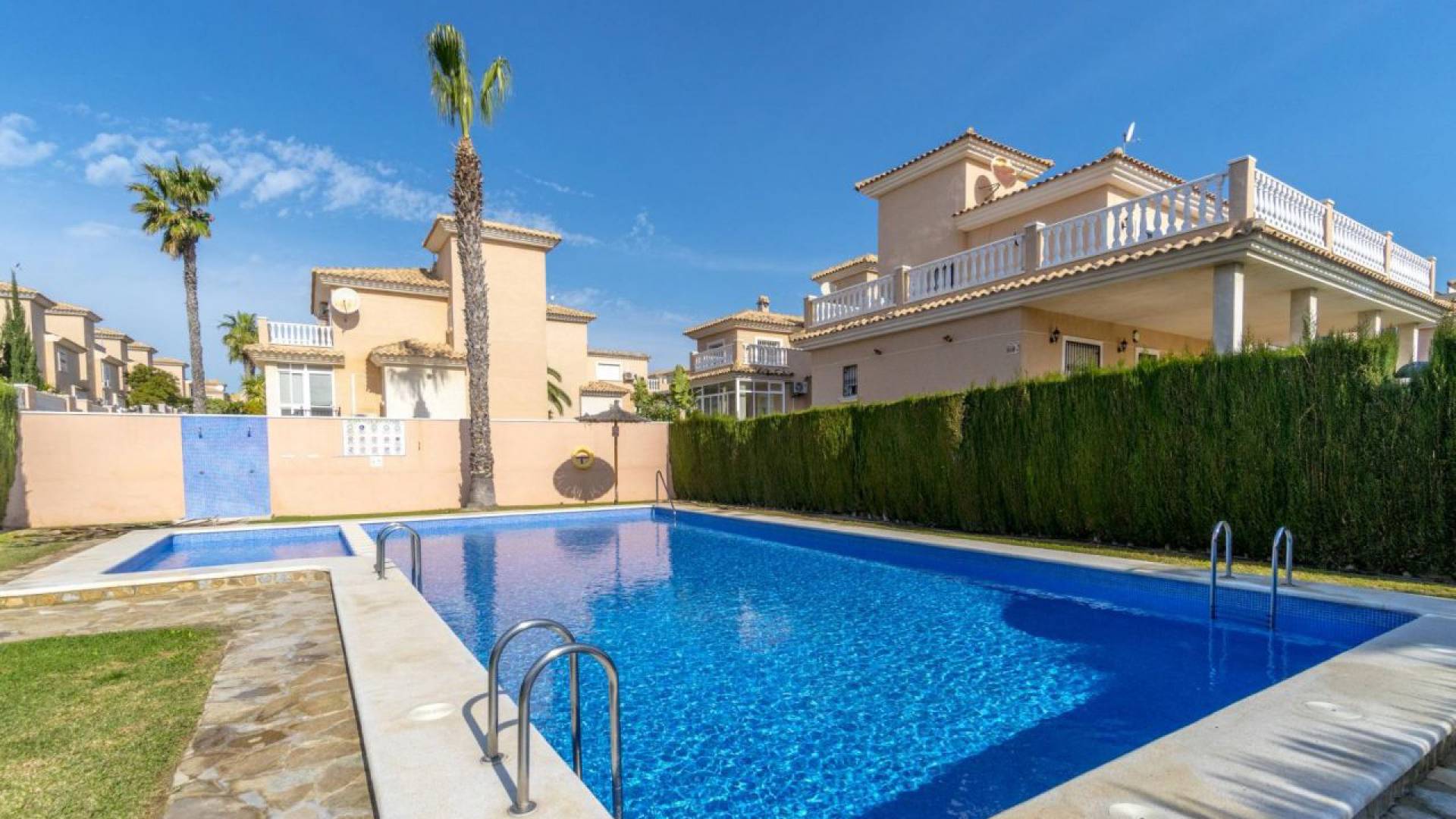 Återförsäljning - Villa - Los Altos - royal park