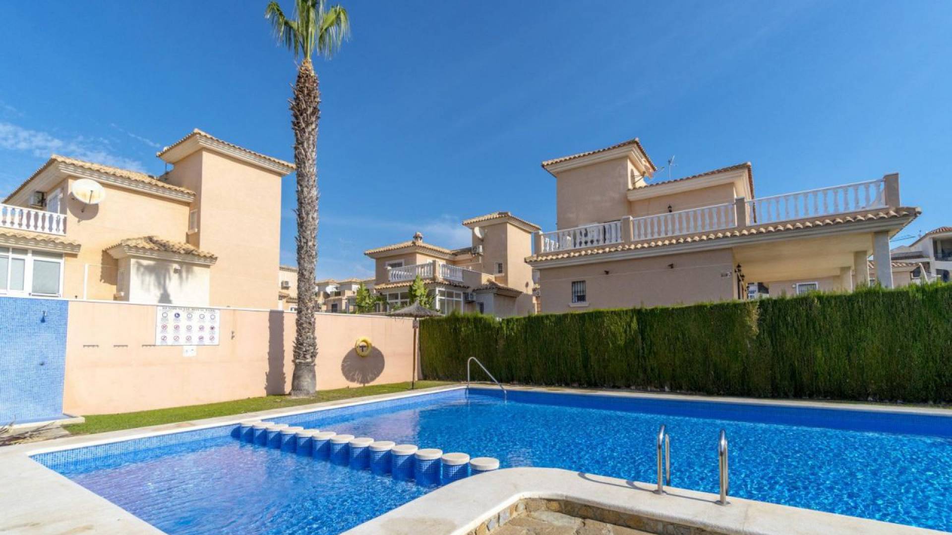 Återförsäljning - Villa - Los Altos - royal park