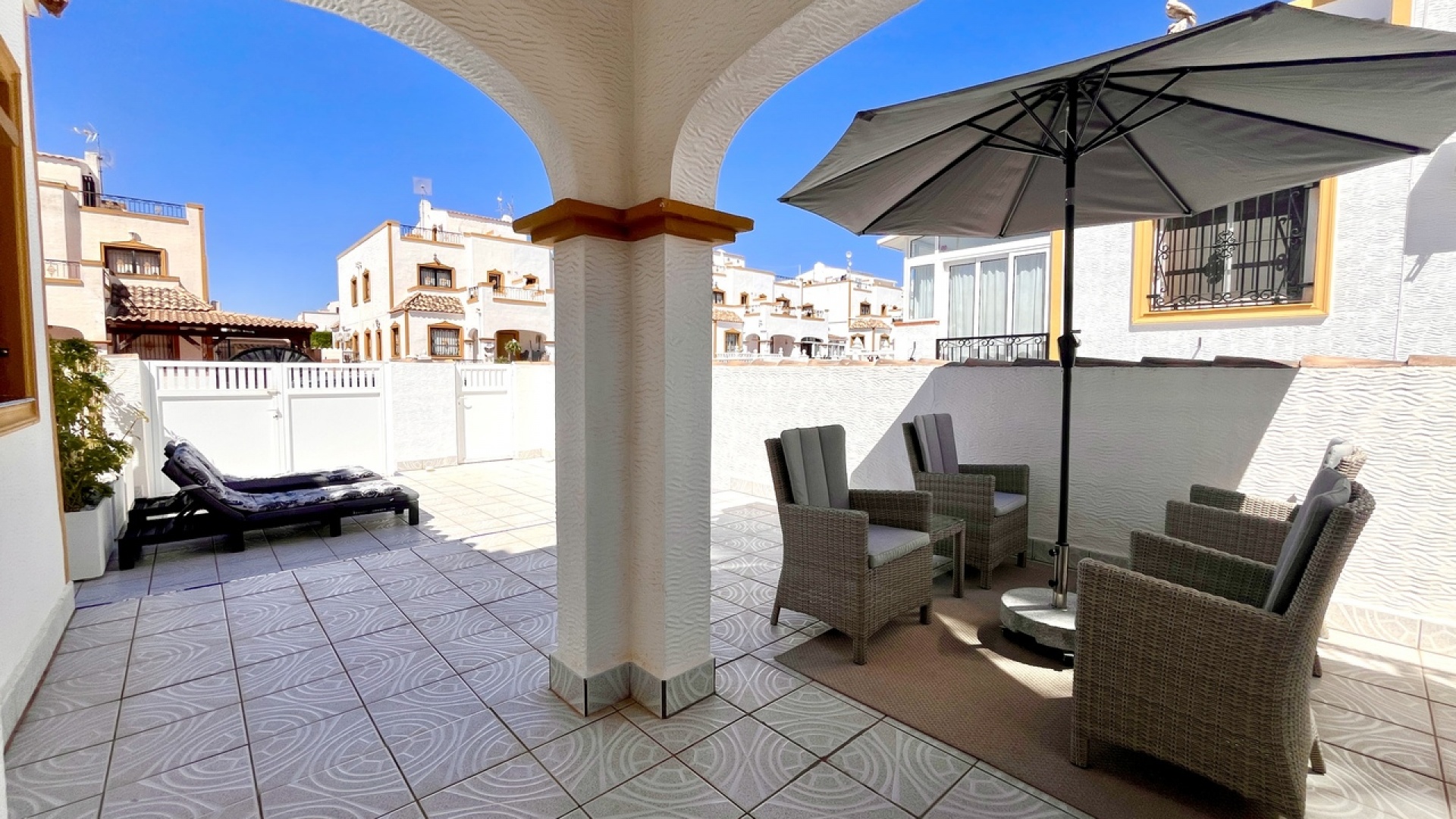 Återförsäljning - Villa - Los Montesinos - entre naranjos