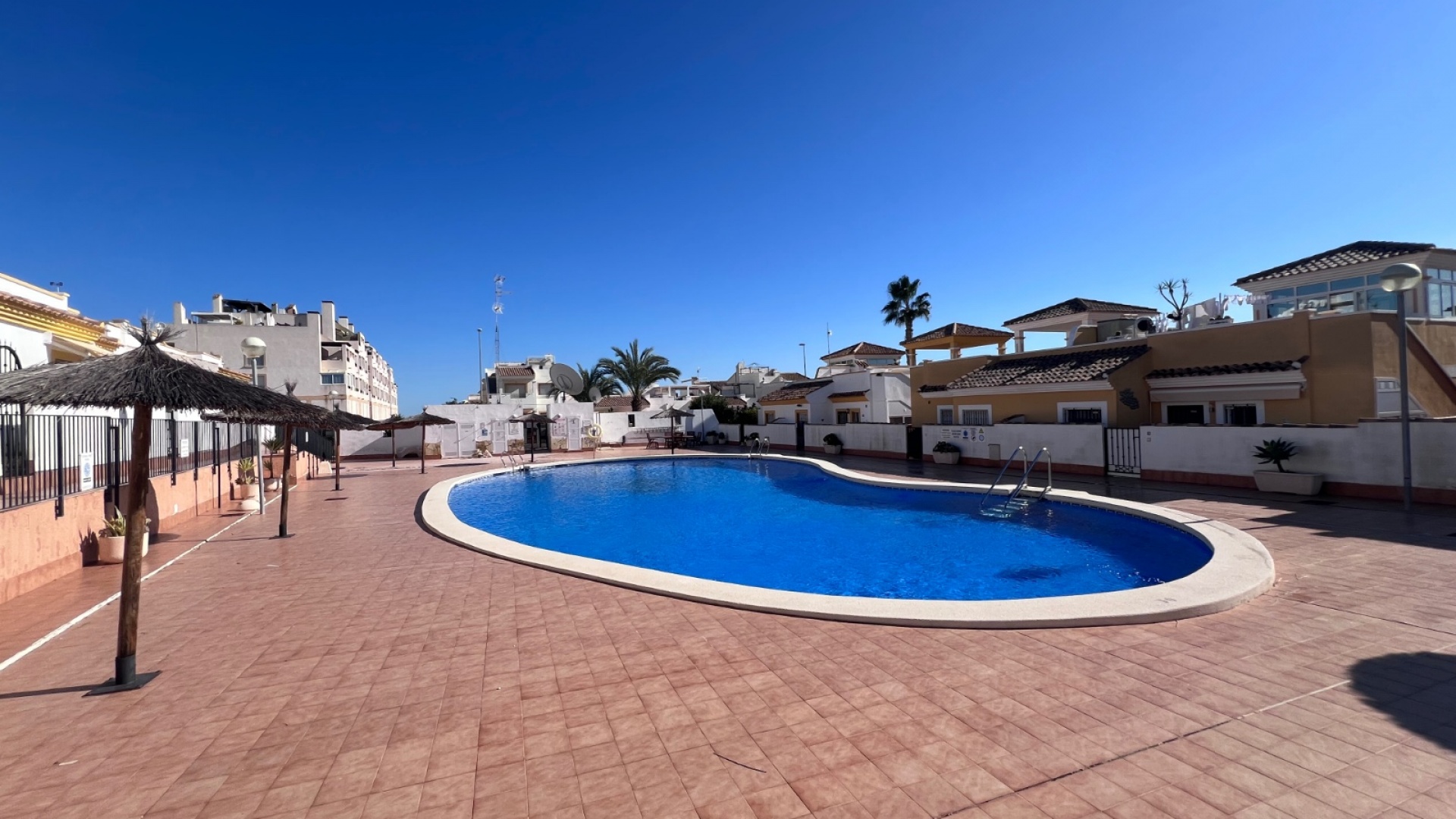 Återförsäljning - Villa - Los Montesinos - Entre Naranjos