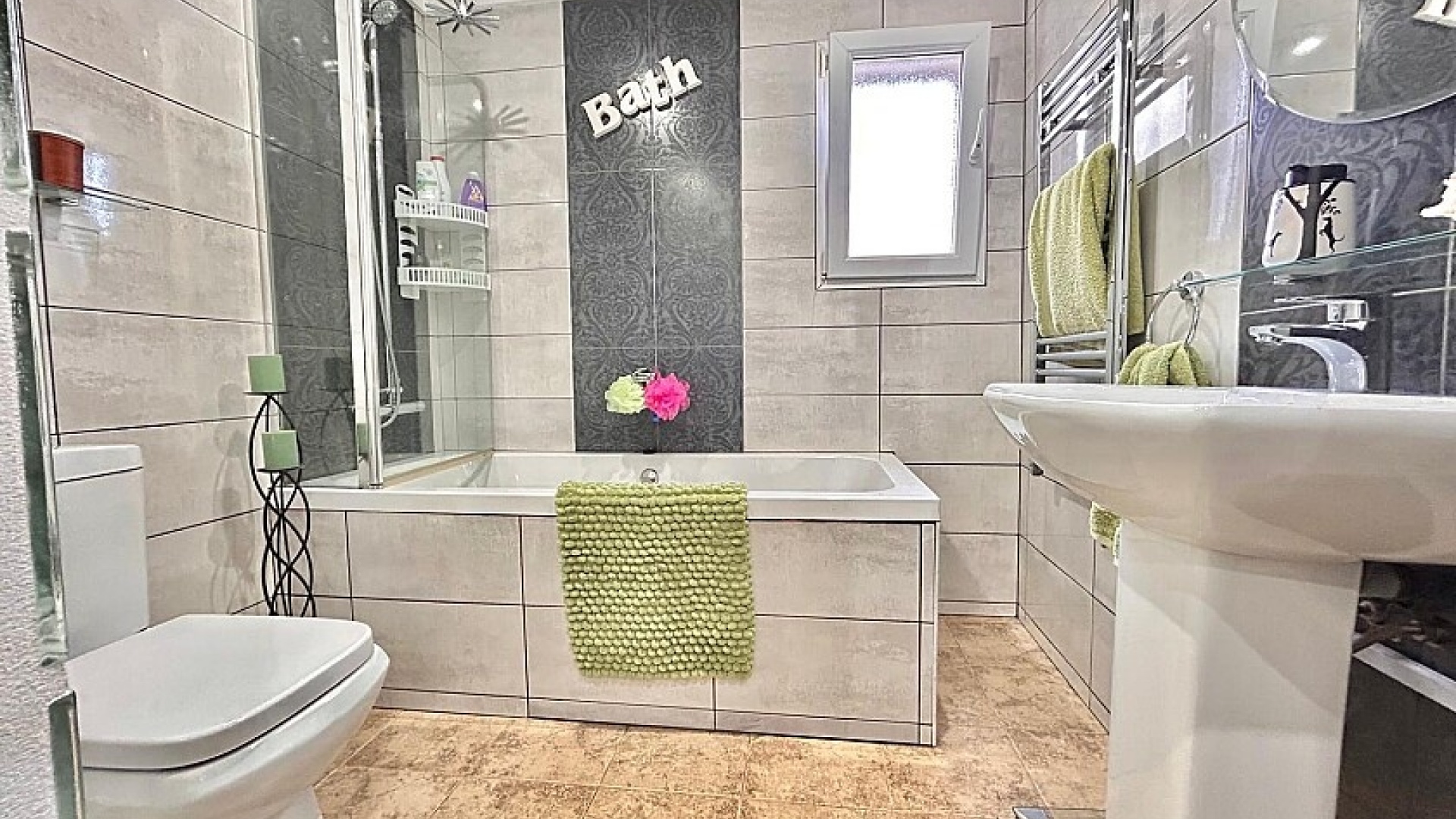 Återförsäljning - Villa - Orihuela Costa - Playa Flamenca