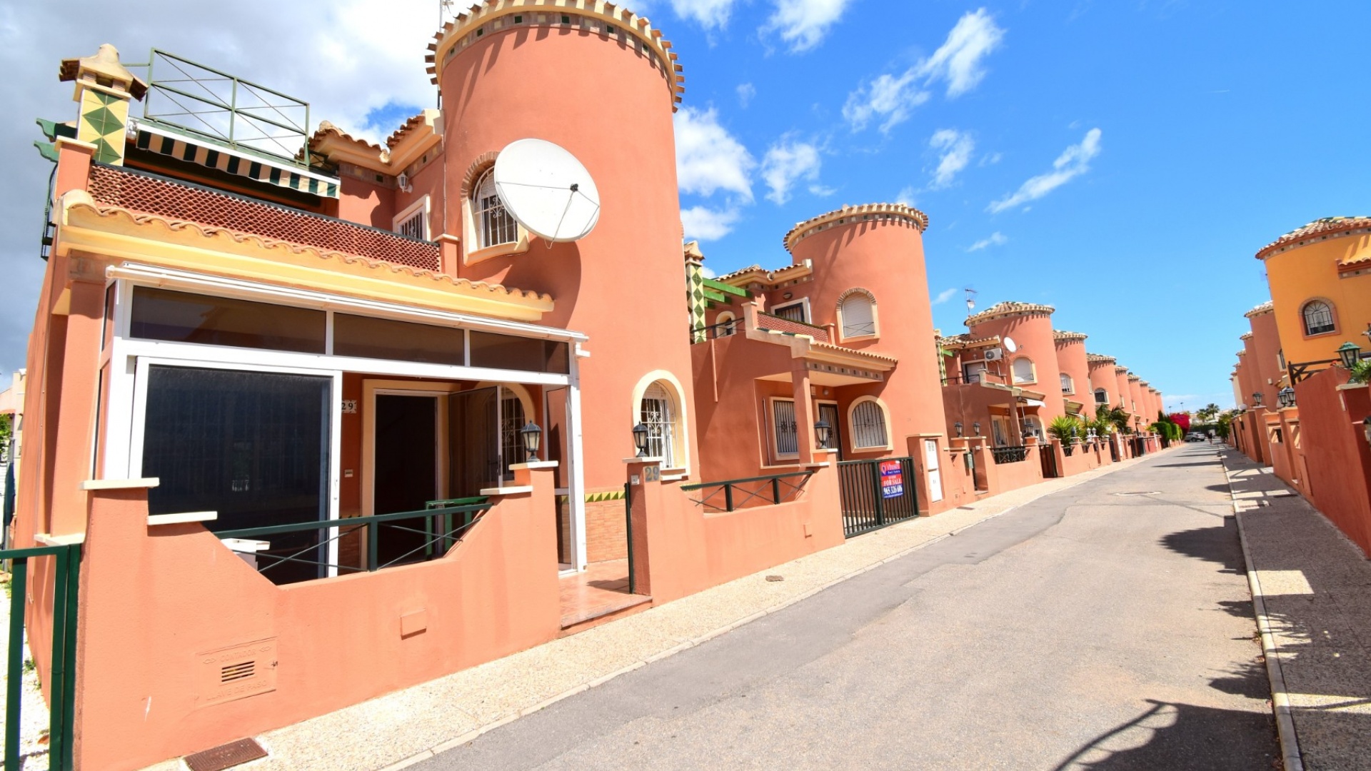 Återförsäljning - Villa - Orihuela Costa - Playa Flamenca