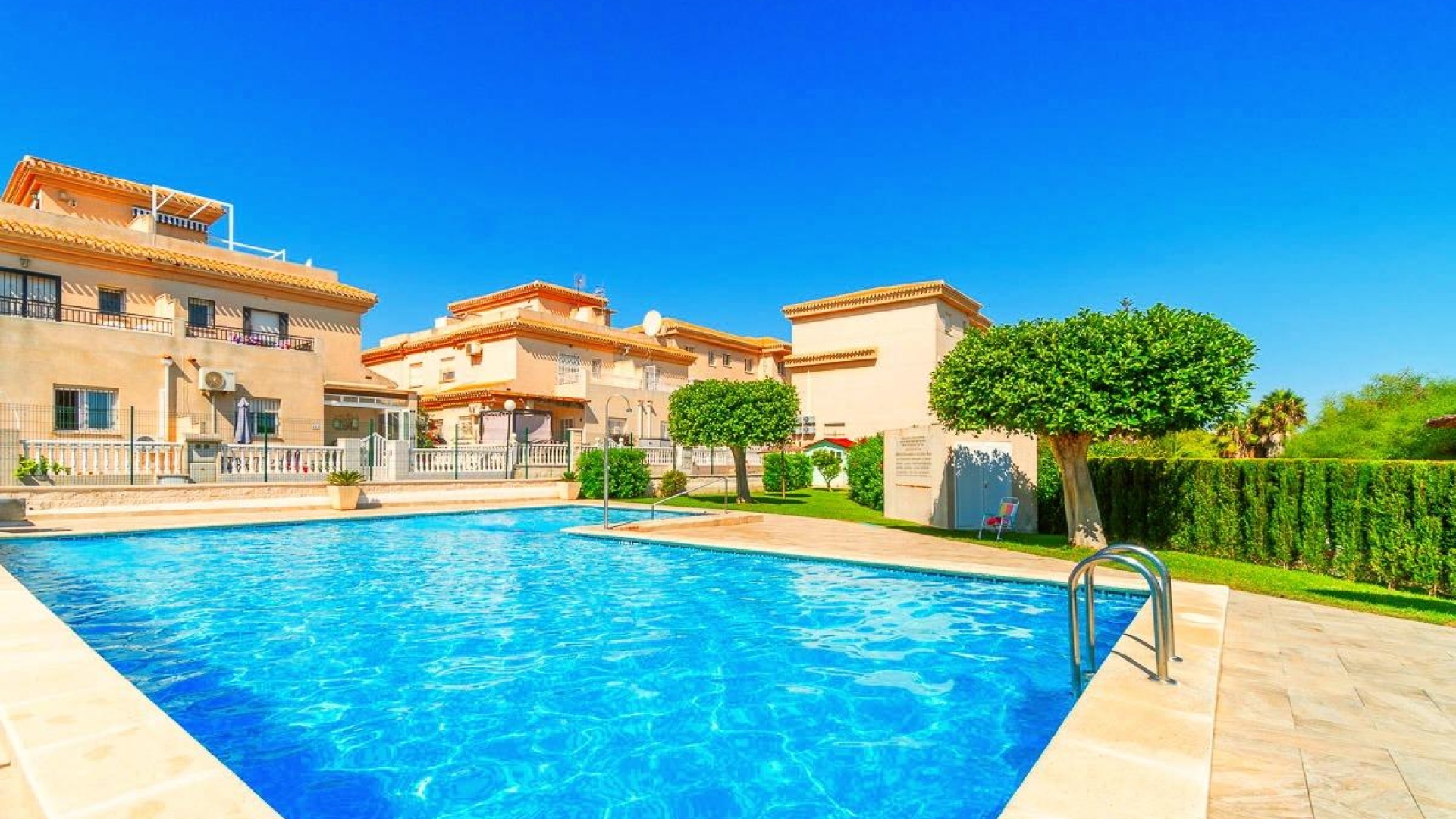 Återförsäljning - Villa - Orihuela Costa - Playa Flamenca