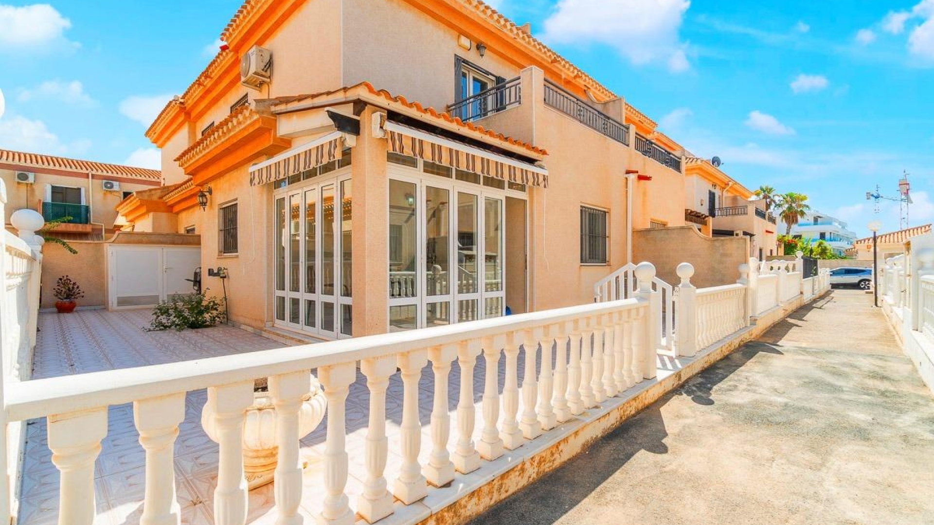 Återförsäljning - Villa - Orihuela Costa - Playa Flamenca