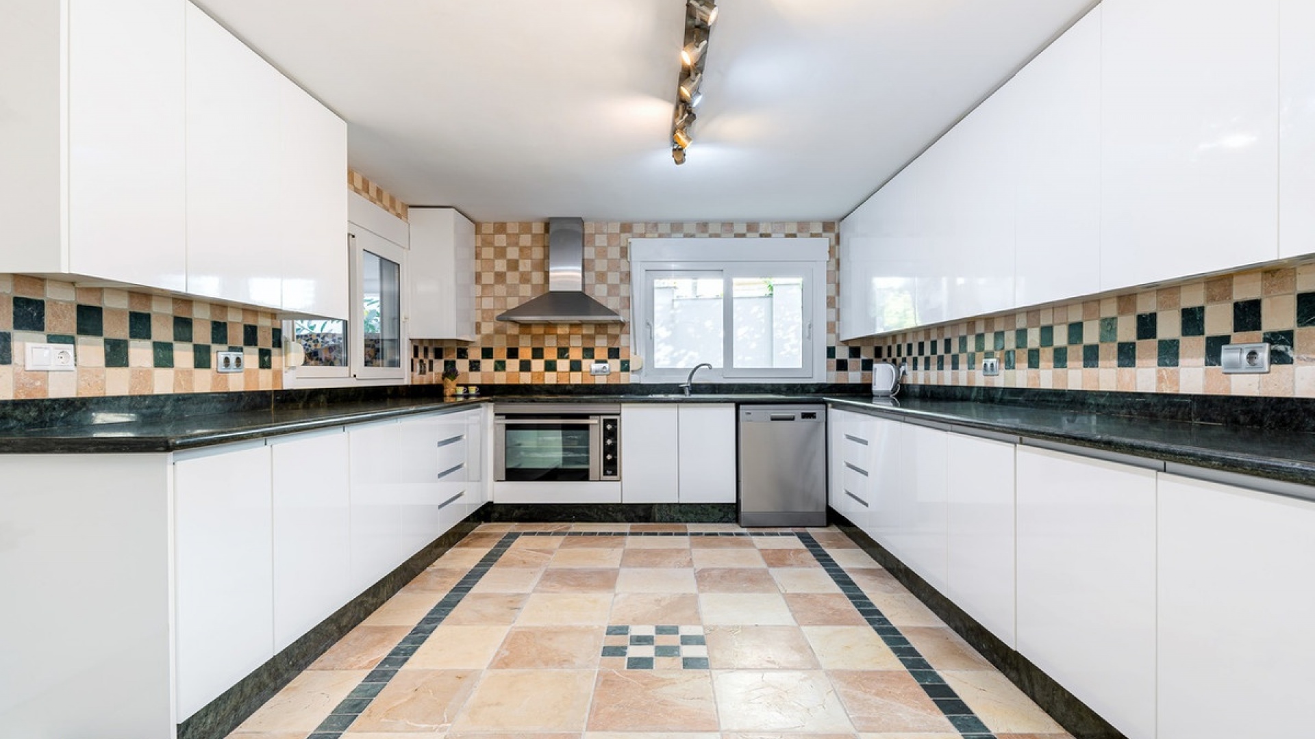 Återförsäljning - Villa - Orihuela - Dehesa de Campoamor