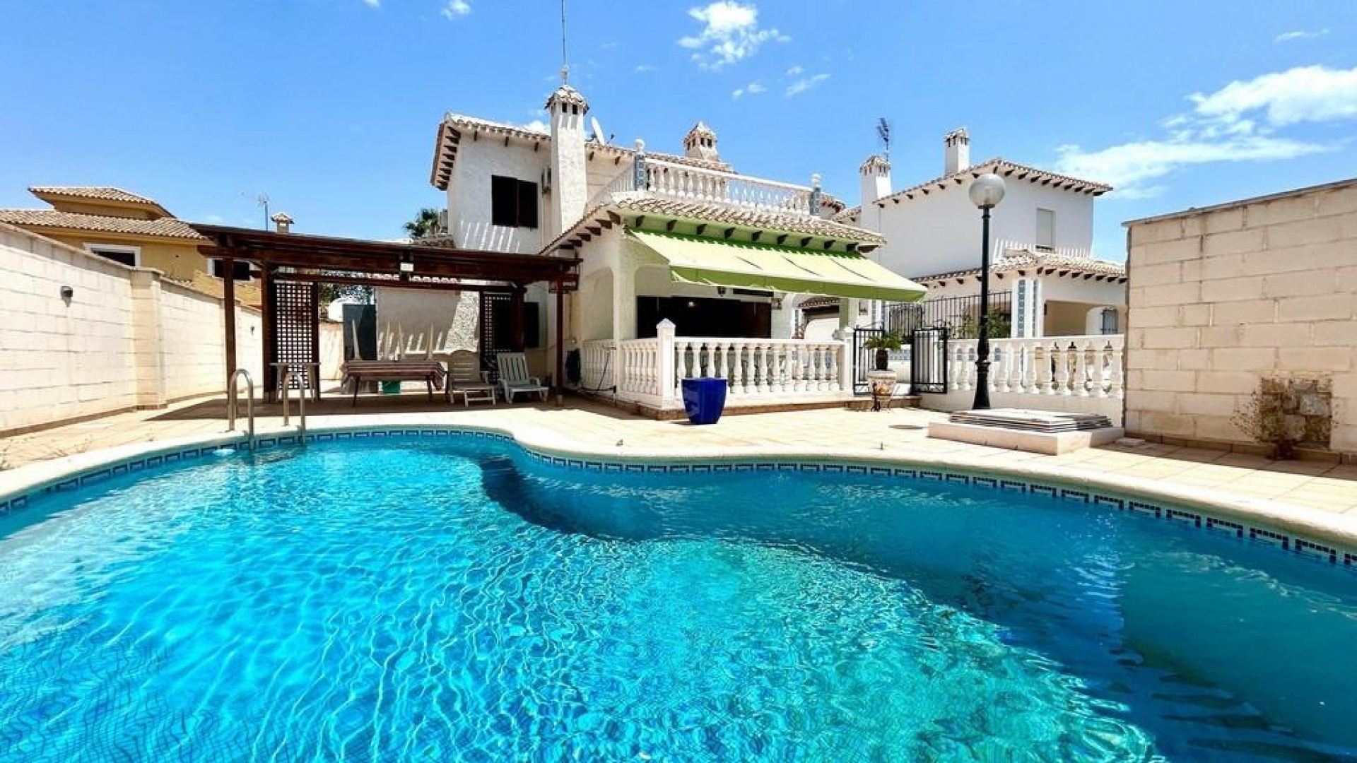 Återförsäljning - Villa - Orihuela - La Zenia