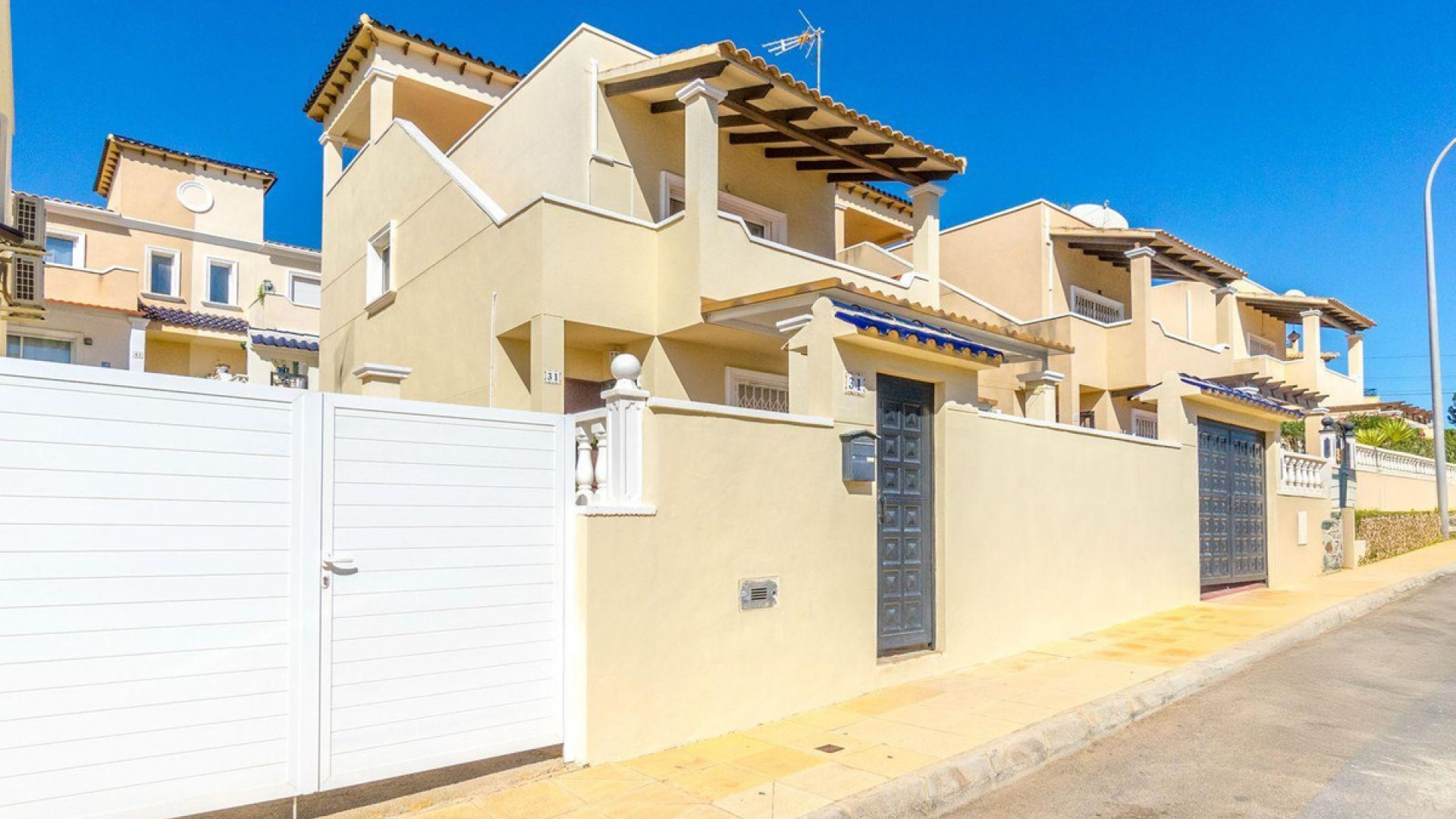 Återförsäljning - Villa - Orihuela - Orihuela Costa