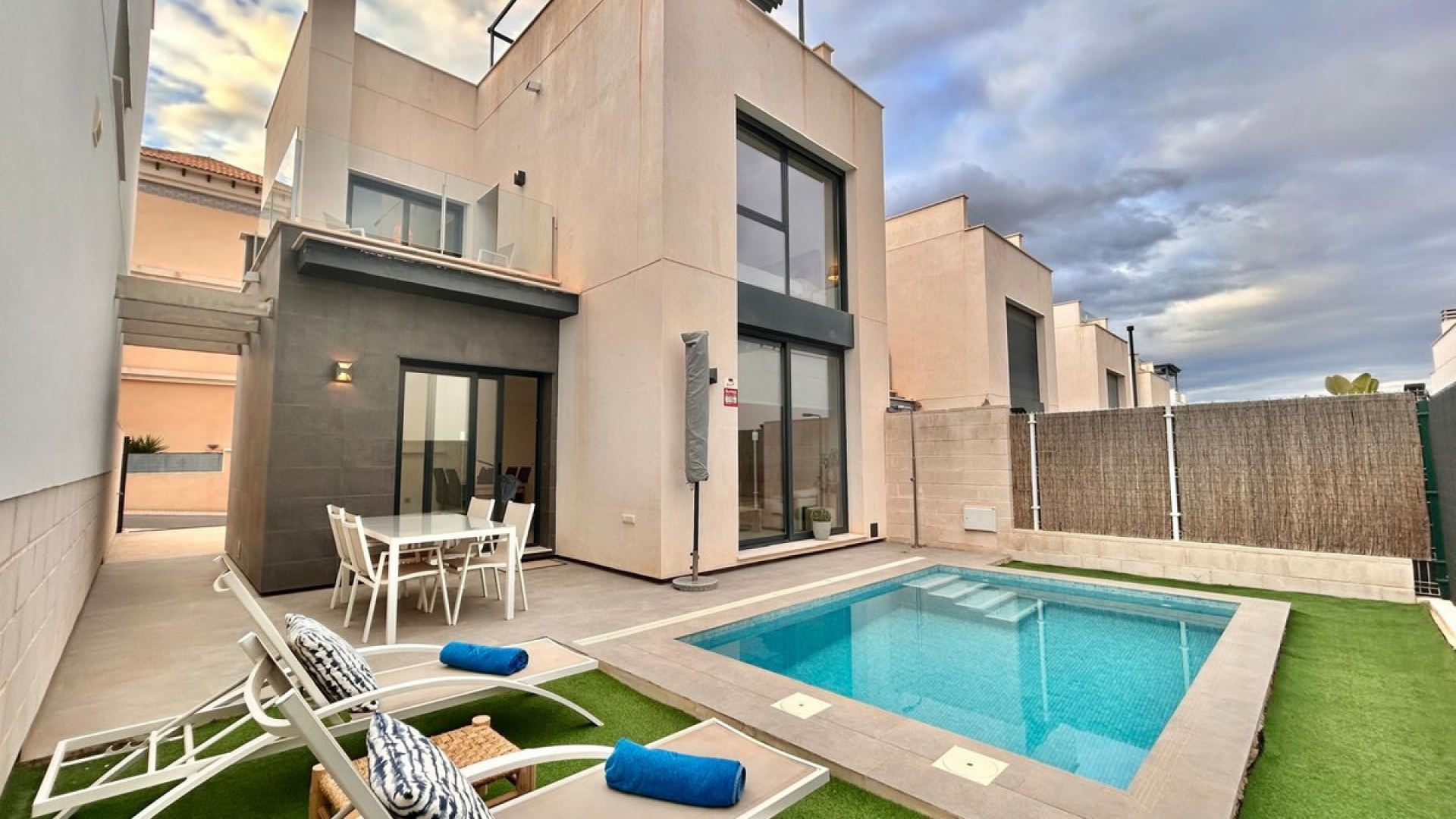 Återförsäljning - Villa - Orihuela - Orihuela Costa