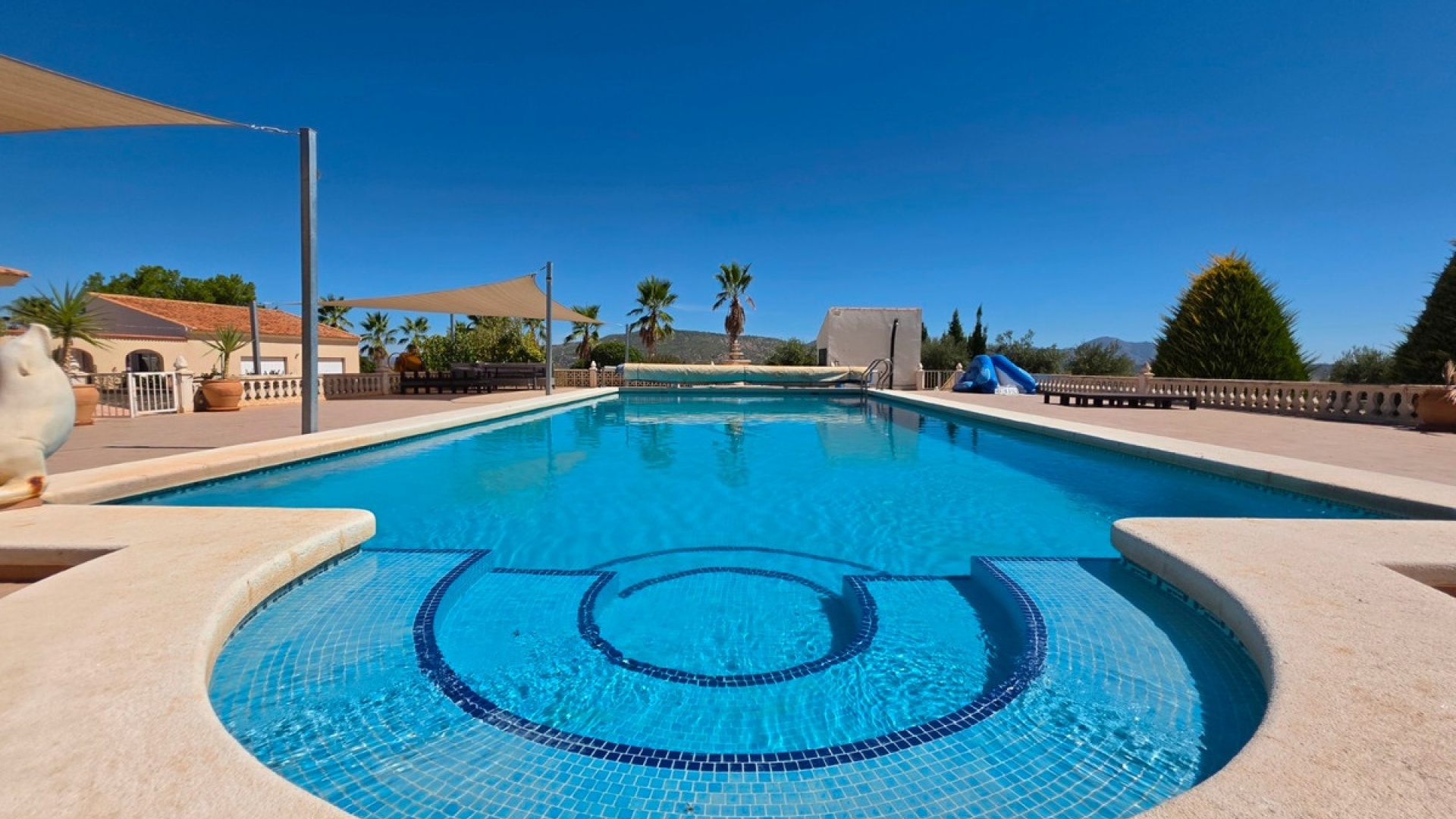 Återförsäljning - Villa - Pinoso - Pinoso Centro