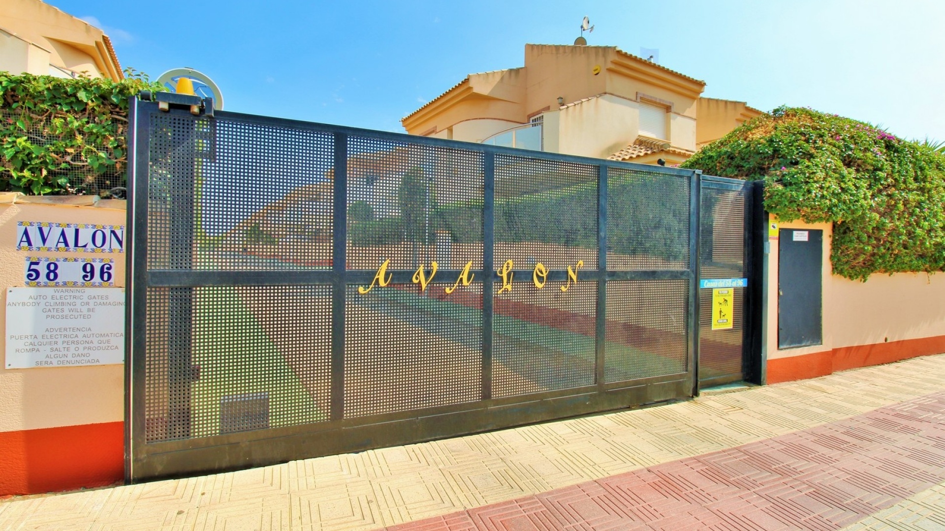 Återförsäljning - Villa - Playa Flamenca - avalon