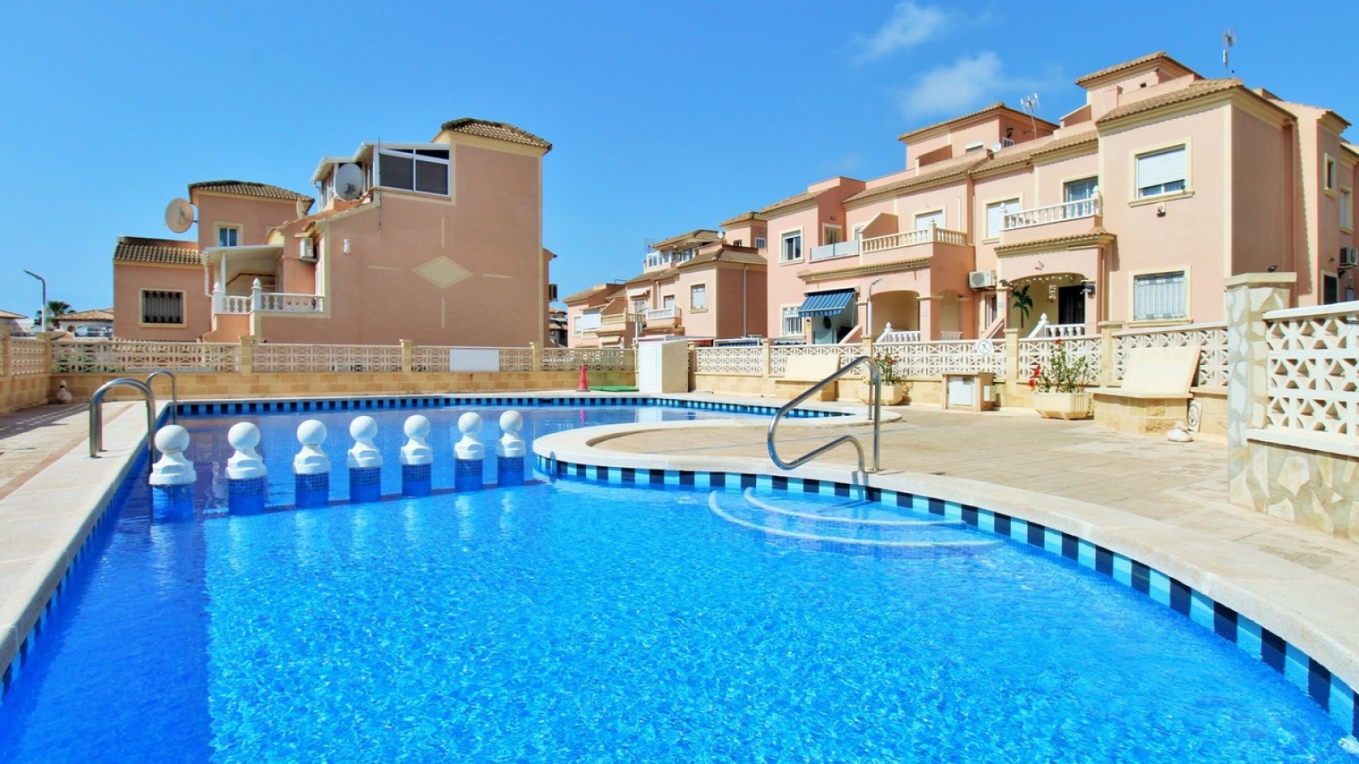 Återförsäljning - Villa - Playa Flamenca - pueblo caballero