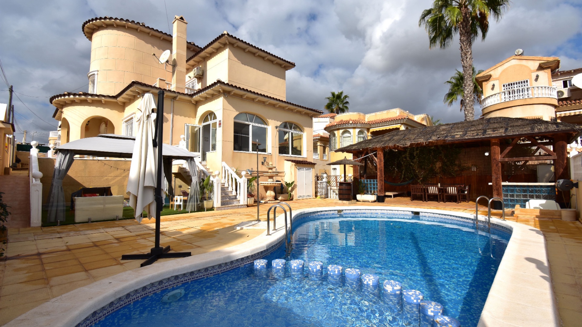 Återförsäljning - Villa - Villamartin - El Galan