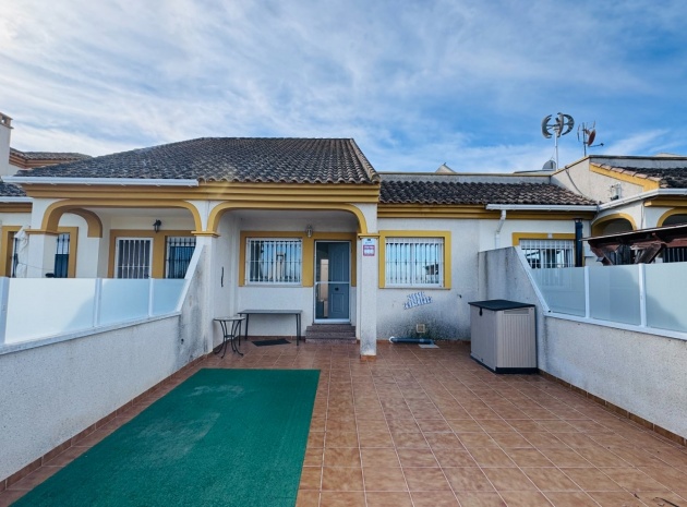 Bungalow - Resale - Daya Nueva - Daya Nueva