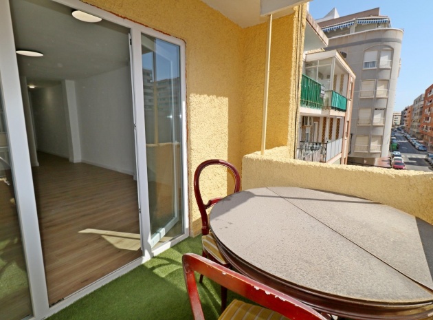 Lägenhet - Återförsäljning - Torrevieja - Beachside Torrevieja