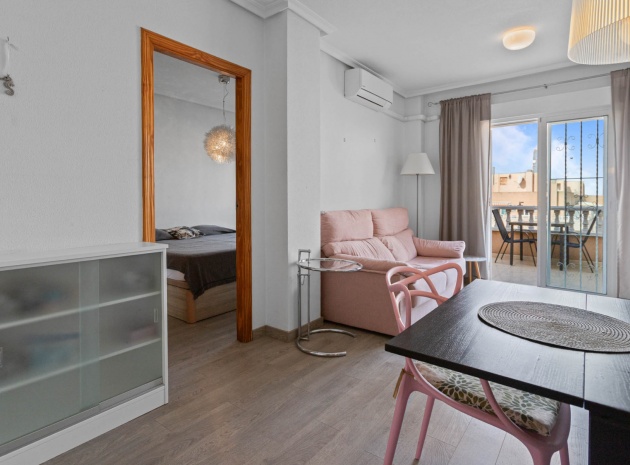 Lägenhet - Återförsäljning - Torrevieja - ESMA-32298