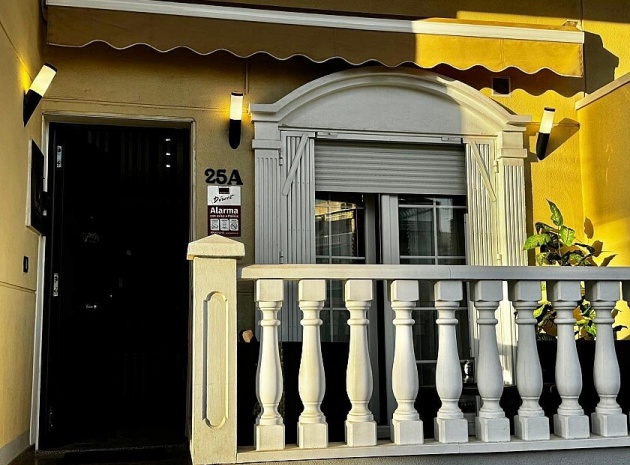 Lägenhet - Återförsäljning - Torrevieja - ESMA-48277