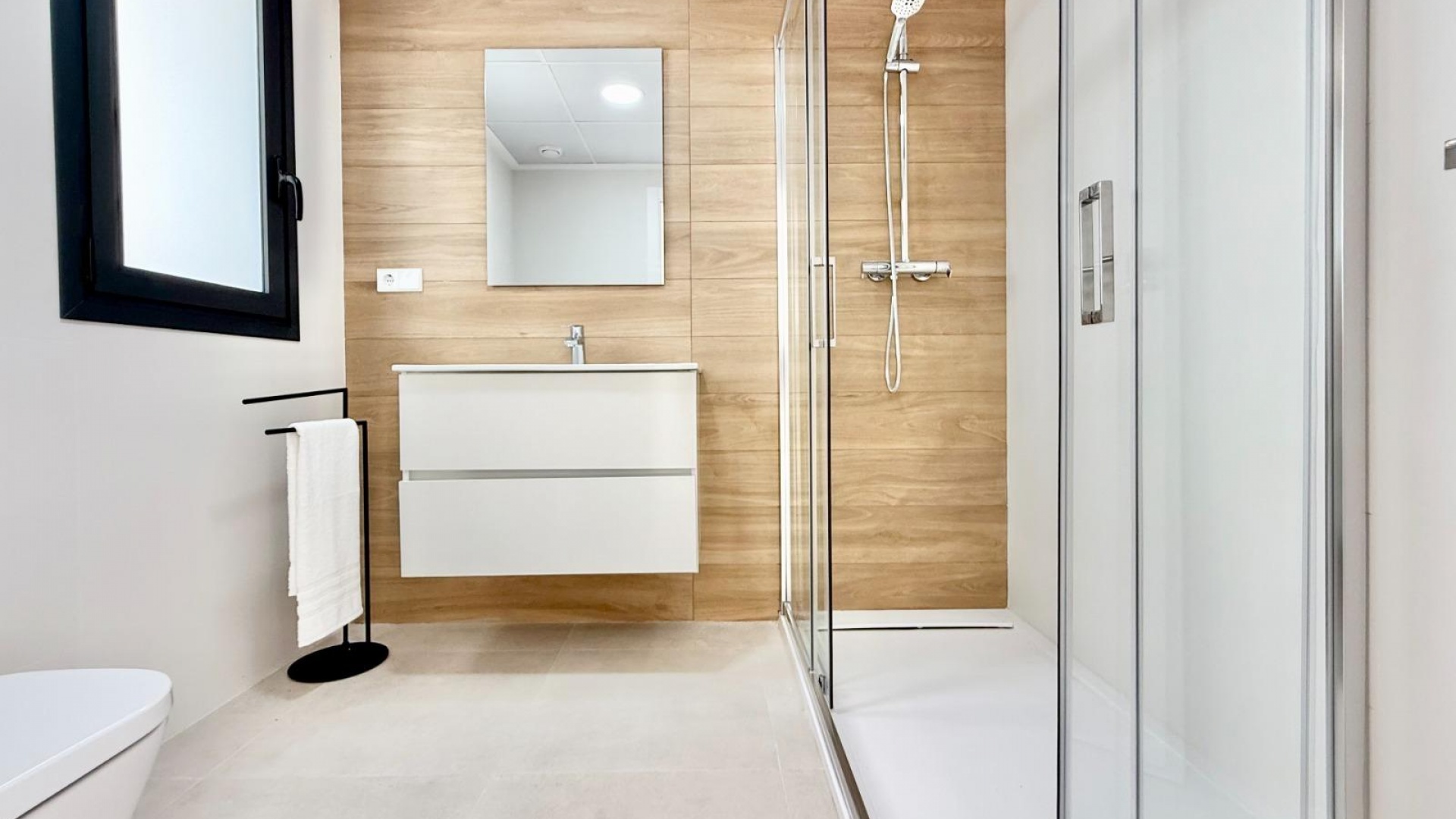 Nybyggnad - Radhus - Cox - Sin Zona