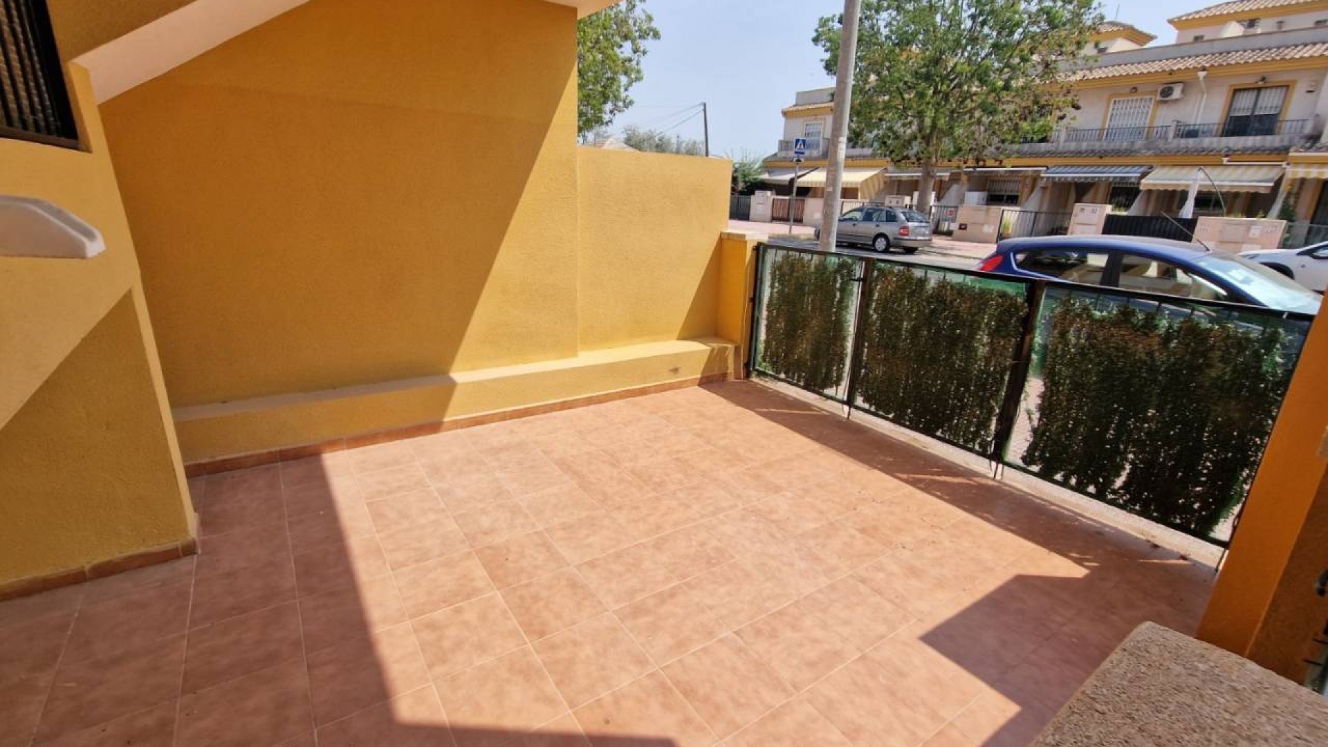 Resale - Apartment - Daya Nueva