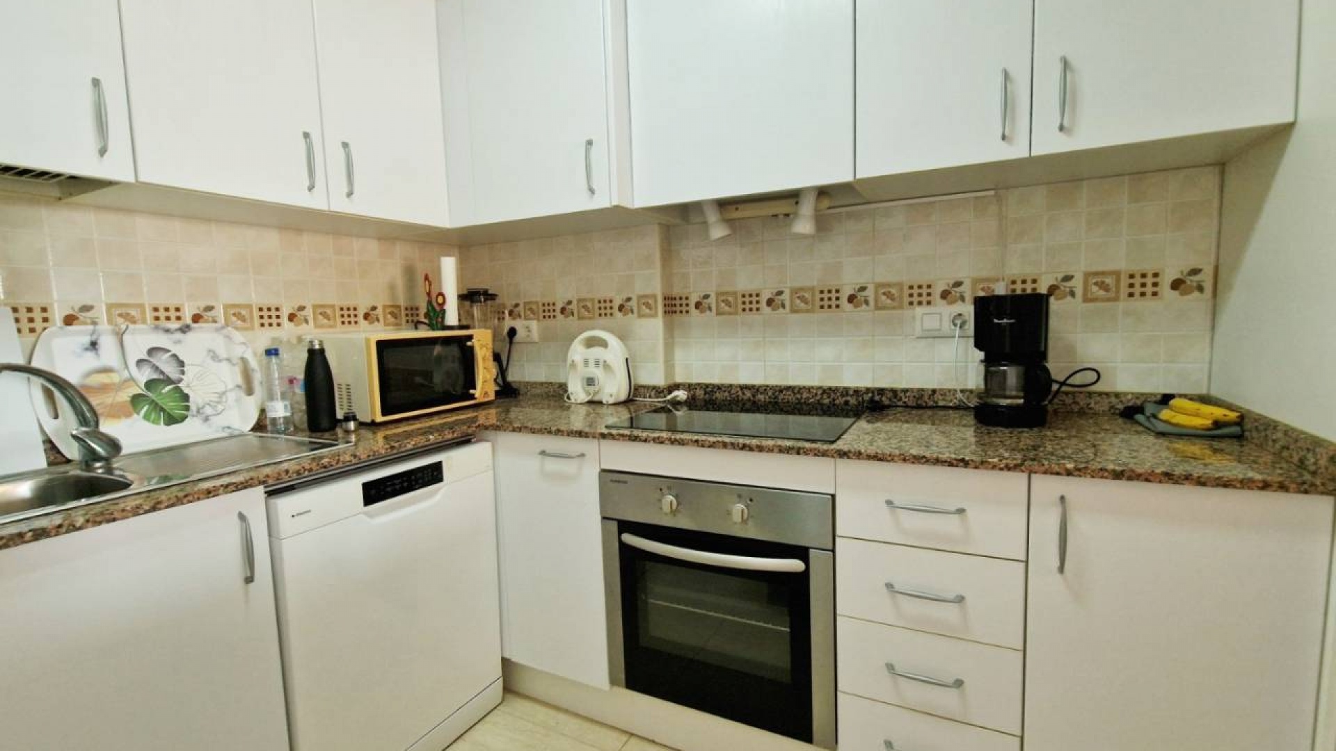 Resale - Apartment - Daya Nueva