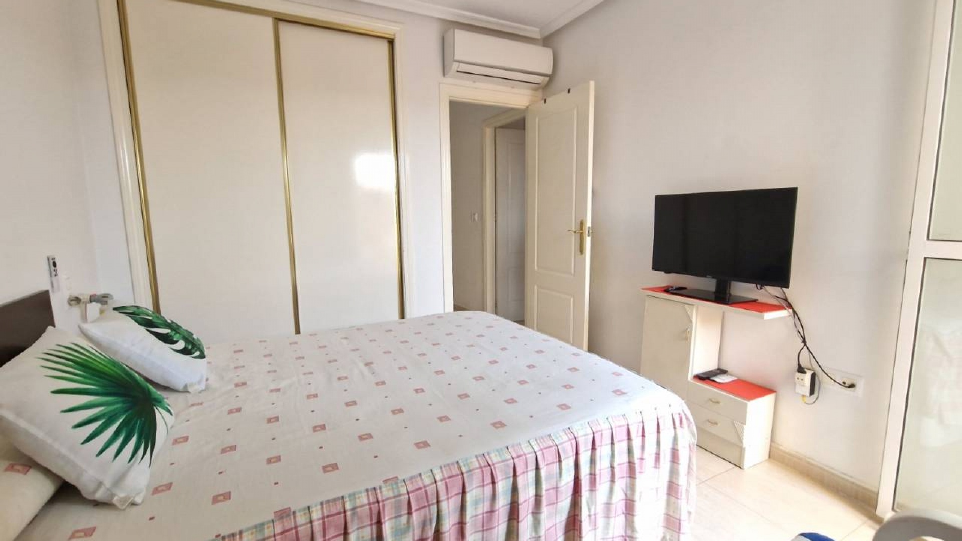 Resale - Apartment - Daya Nueva