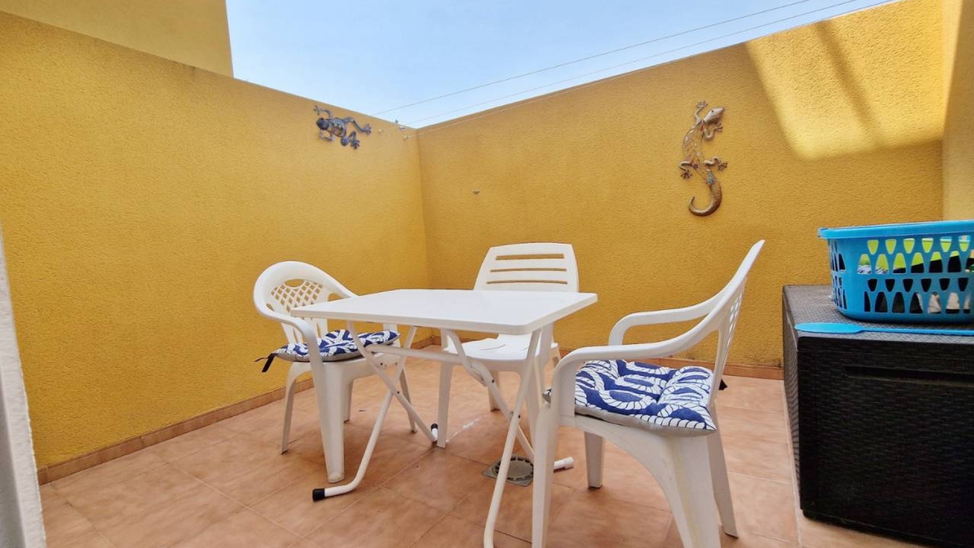 Resale - Apartment - Daya Nueva