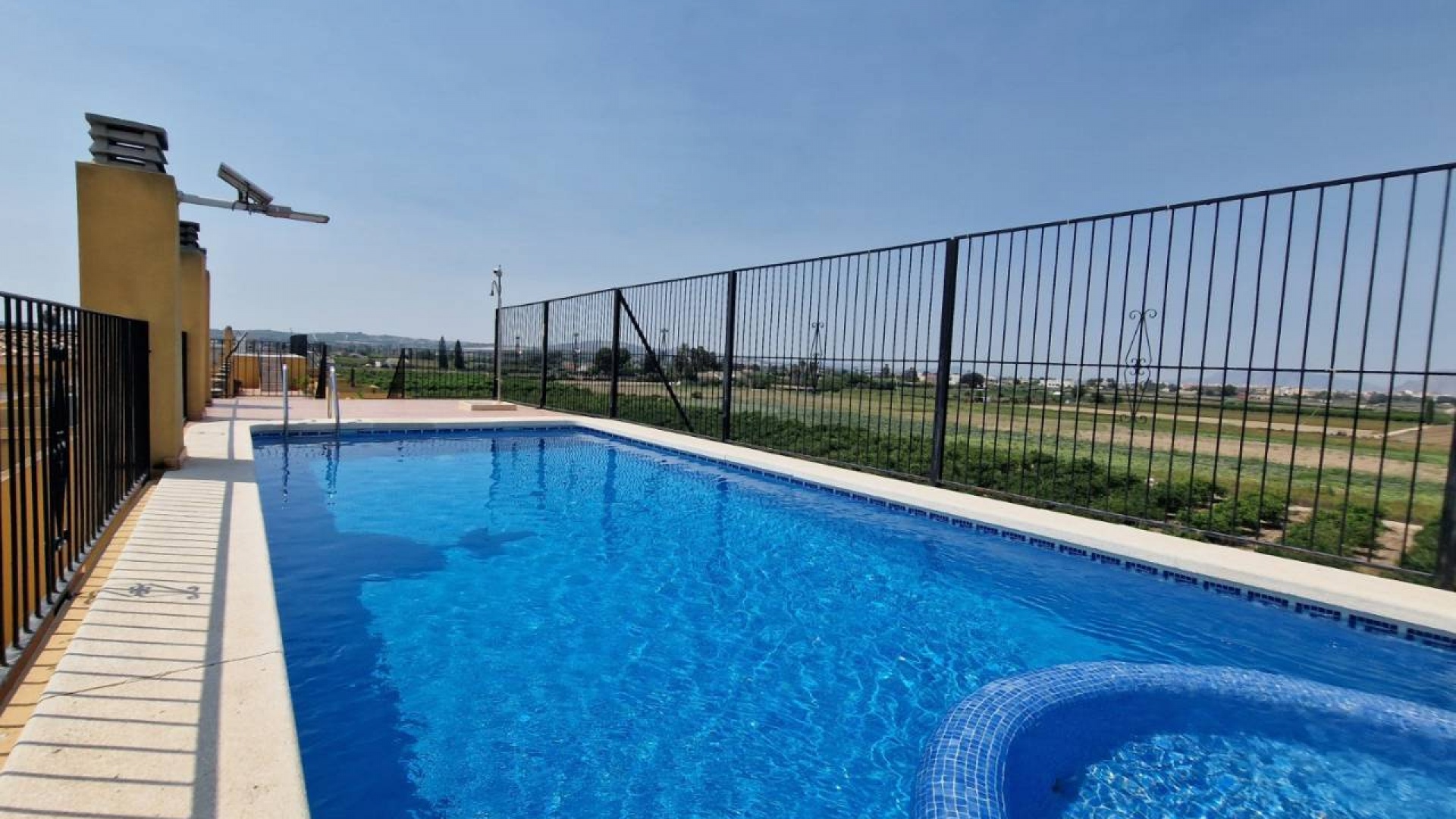 Resale - Apartment - Daya Nueva